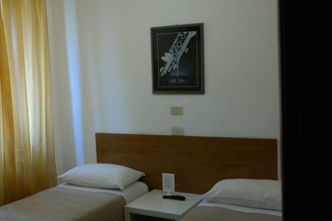 Hotel Houston Livorno - Struttura Esclusivamente Turistica - Not For Business Or Workers Luaran gambar