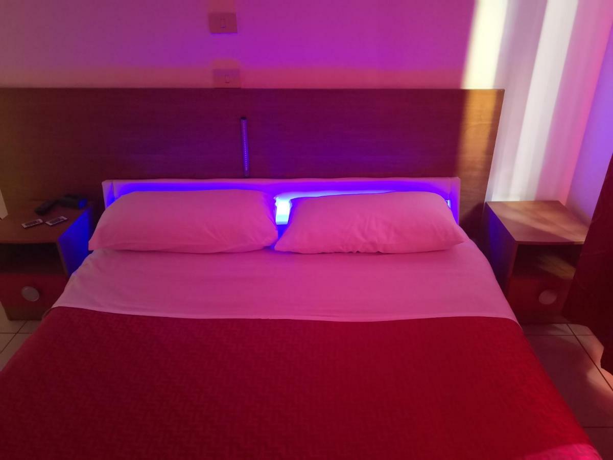 Hotel Houston Livorno - Struttura Esclusivamente Turistica - Not For Business Or Workers Luaran gambar